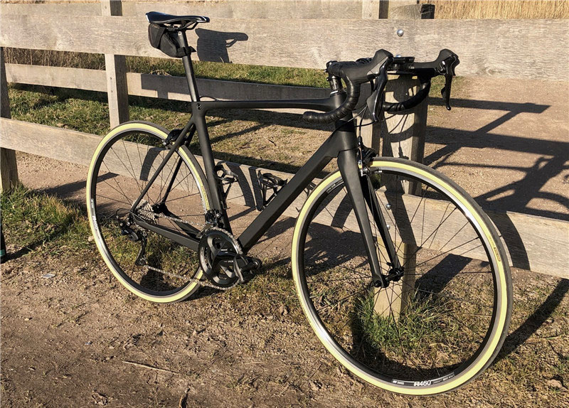 Complete fiets gebouwd met LCR007-V racecarbonframe